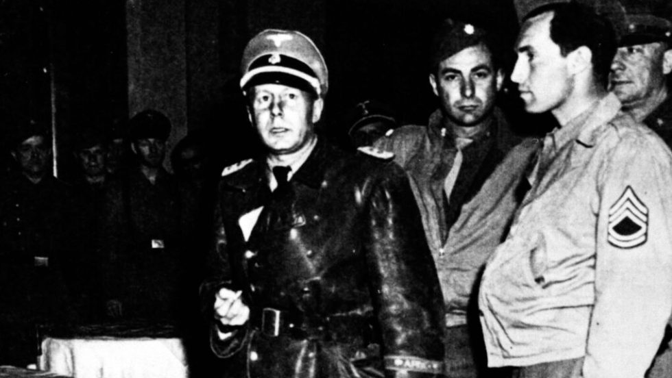 Ο Βάλτερ Ράουφ κατά τη σύλληψή του στο Μιλάνο